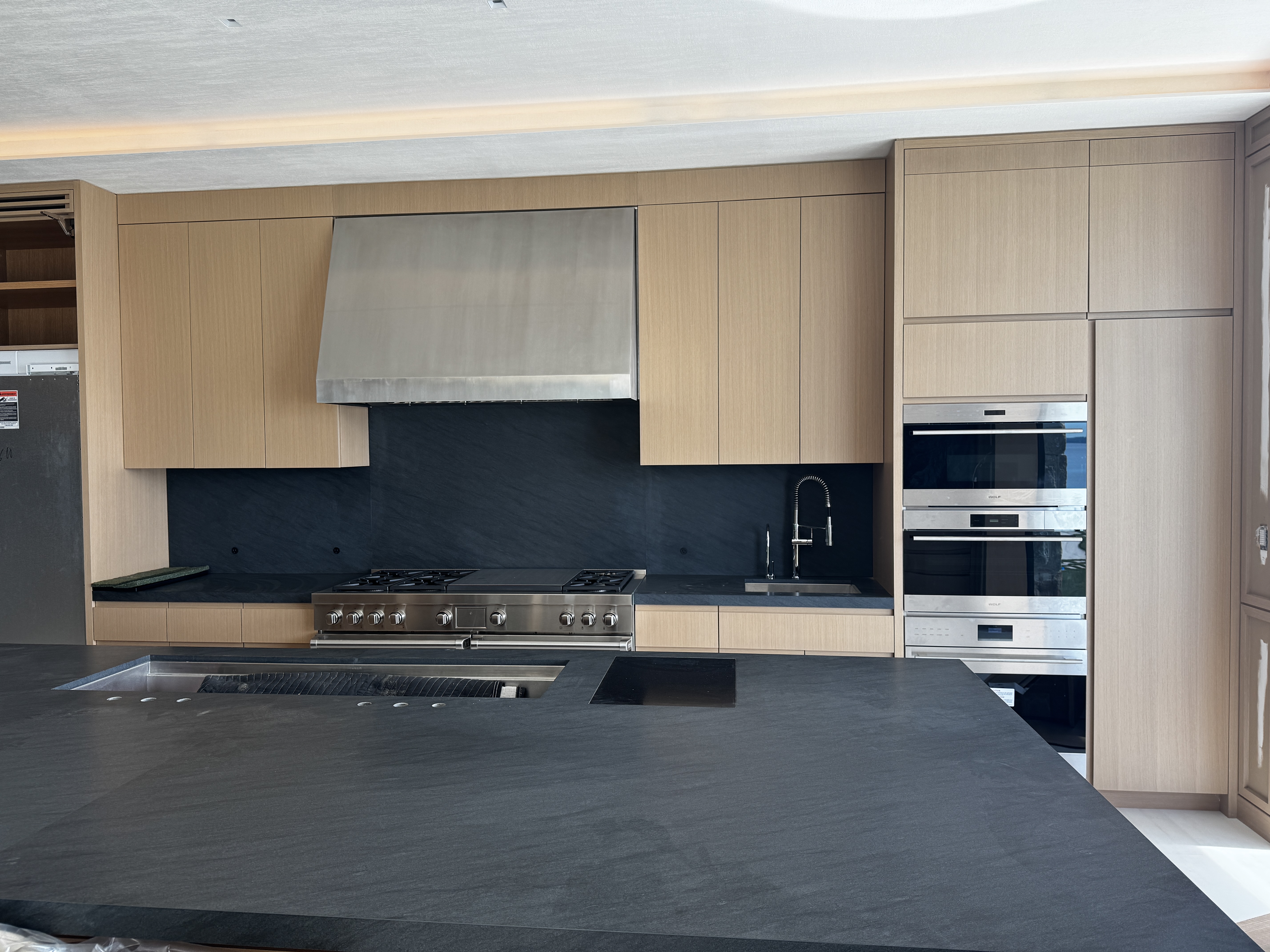 Dark Oak Kitchen with Range